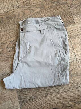Lululemon Men’s Rhino Grey Stretch Nylon classic tapered golf pant size 34